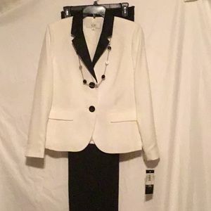 LE. SUIT BORDEAUX VANILLA ICE BLK 2PC SUIT SZ8P